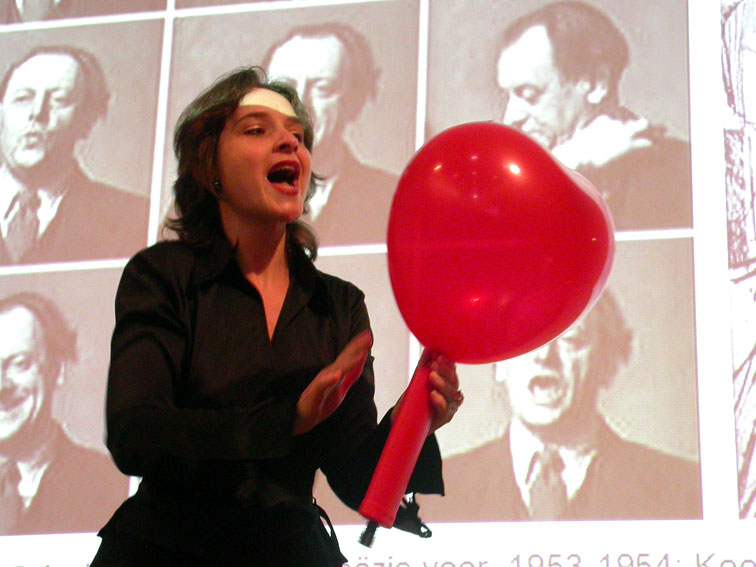 Cora Schmeiser, An Anna Blume, Kurt Schwitters, Museum de Pont, Tilburg, photo © Arnold Schalks